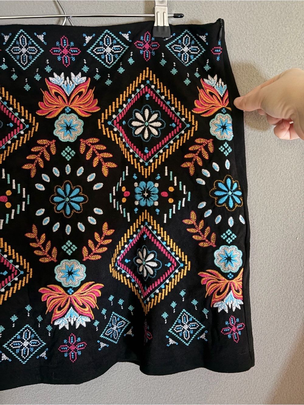 Savanna Jane NWT Black Mini Skirt Multicolor Embroidered Floral Boho Festival - Picture 3 of 11